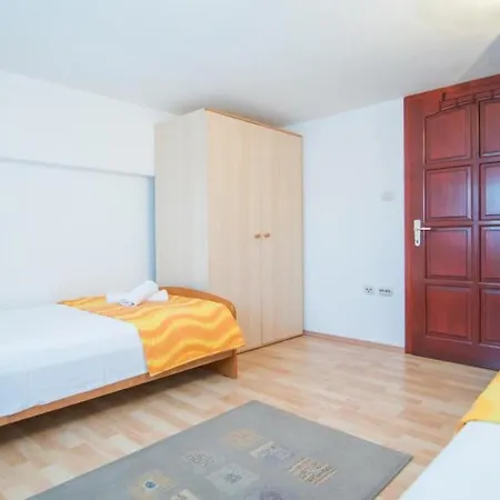 Apartments Ana & Bogdan * Postira