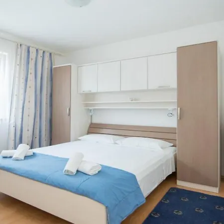 Apartments Ana & Bogdan * Postira