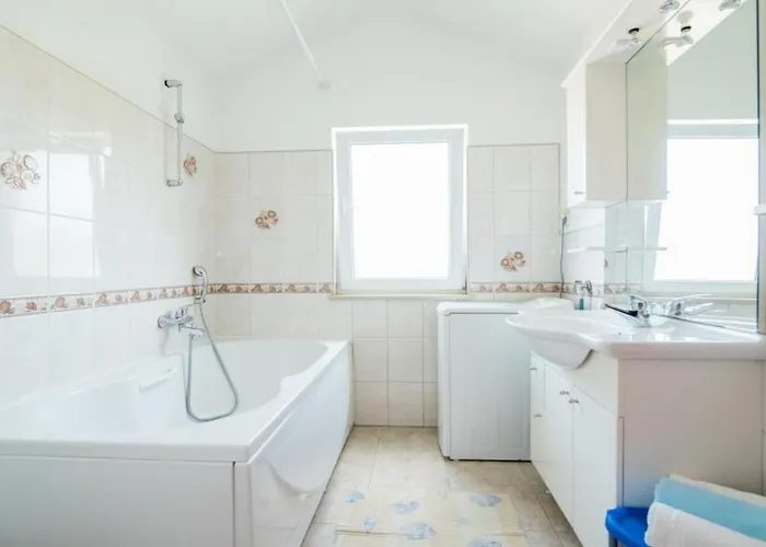 Ana & Bogdan 포스티라